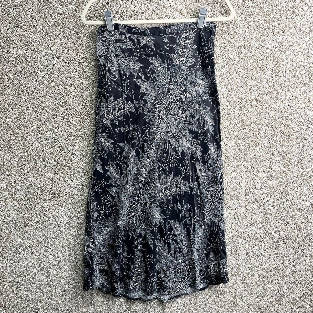 Anthropologie Skirt Women’s 8 Black and White Floral Print Satin‎ Midi